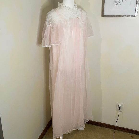 val mode Other - Vintage Val Mode Light pink night gown